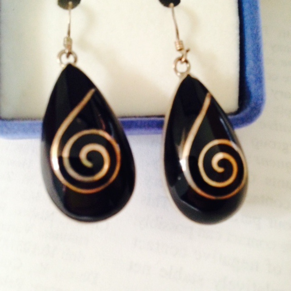 Almond silver and black earrings